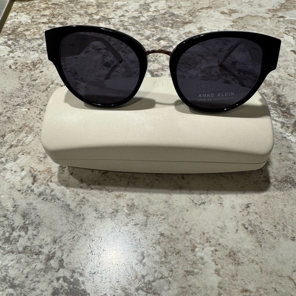 Anne Klein Black/White Sunglasses - Picture 1 of 4